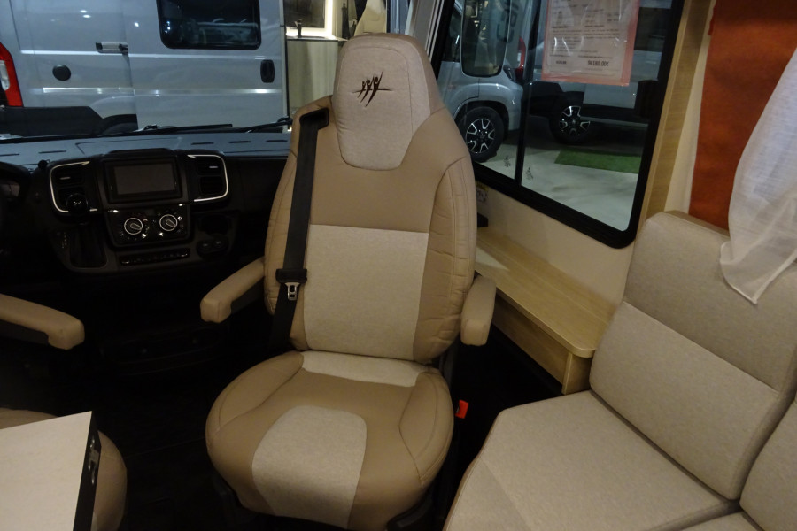 RAPIDO 866 F MODELE 2025