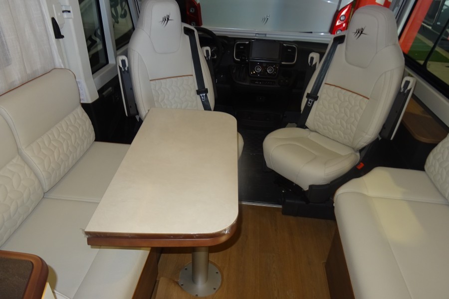RAPIDO 8066 DF MODELE 2027