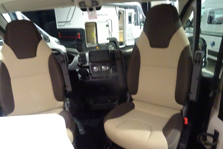 CHAUSSON V 594 M FIRST LINE